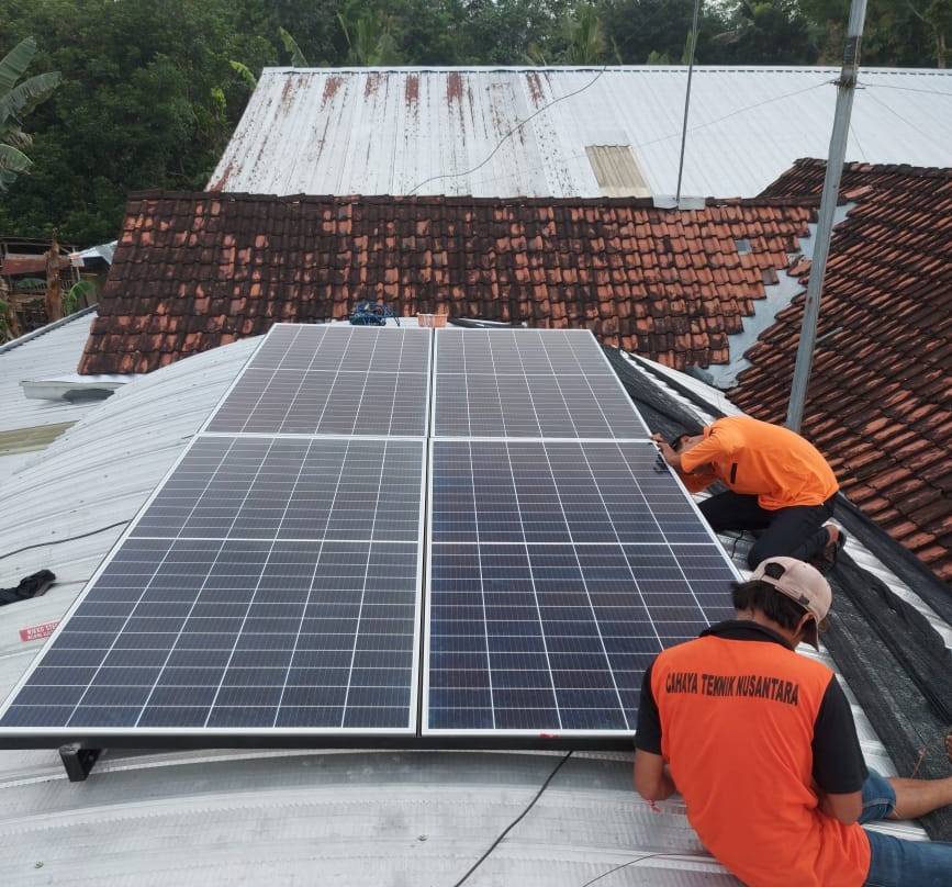 PLTS Hybrid Off Grid 1640 Wp, battery 200Ah 24 Vdc, Inverter 3 kW