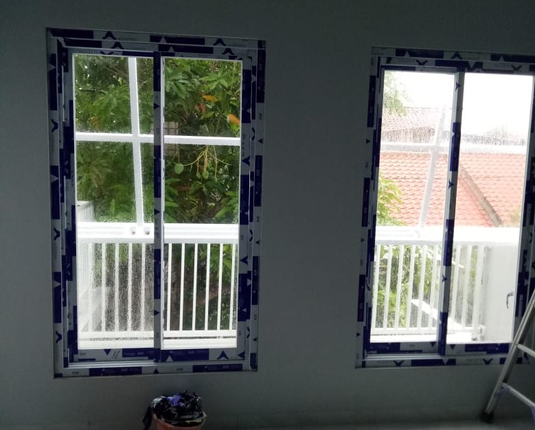 Pemasangan Jendela Kaca Aluminium